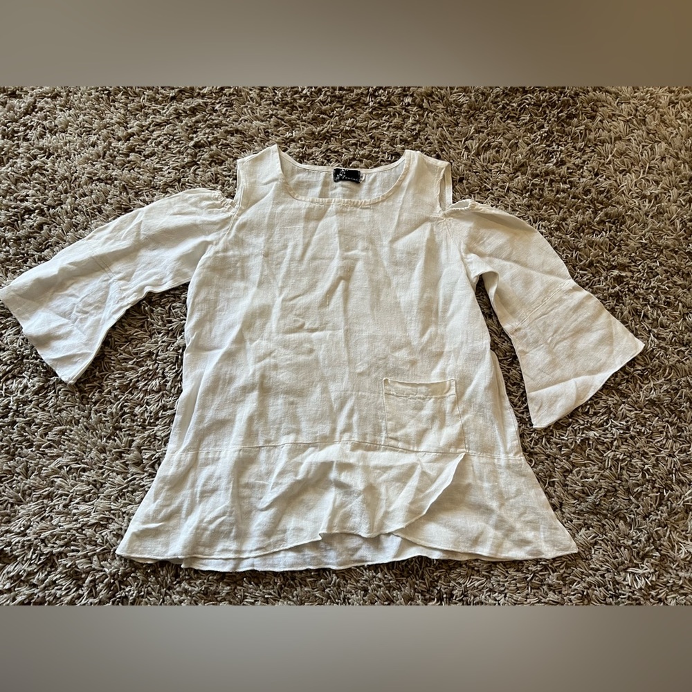 Fenini top size medium • cold shoulder
